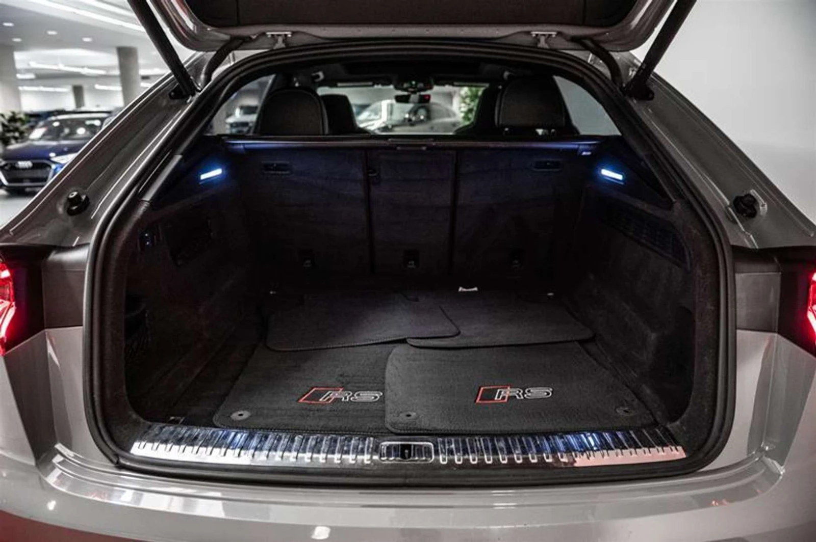Audi RSQ8, снимка 12 - Автомобили и джипове - 56115196