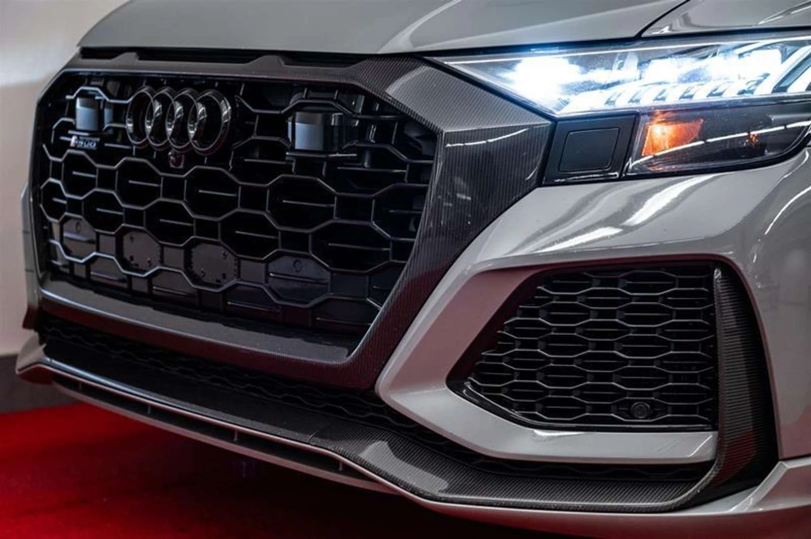 Audi RSQ8, снимка 6 - Автомобили и джипове - 56115196