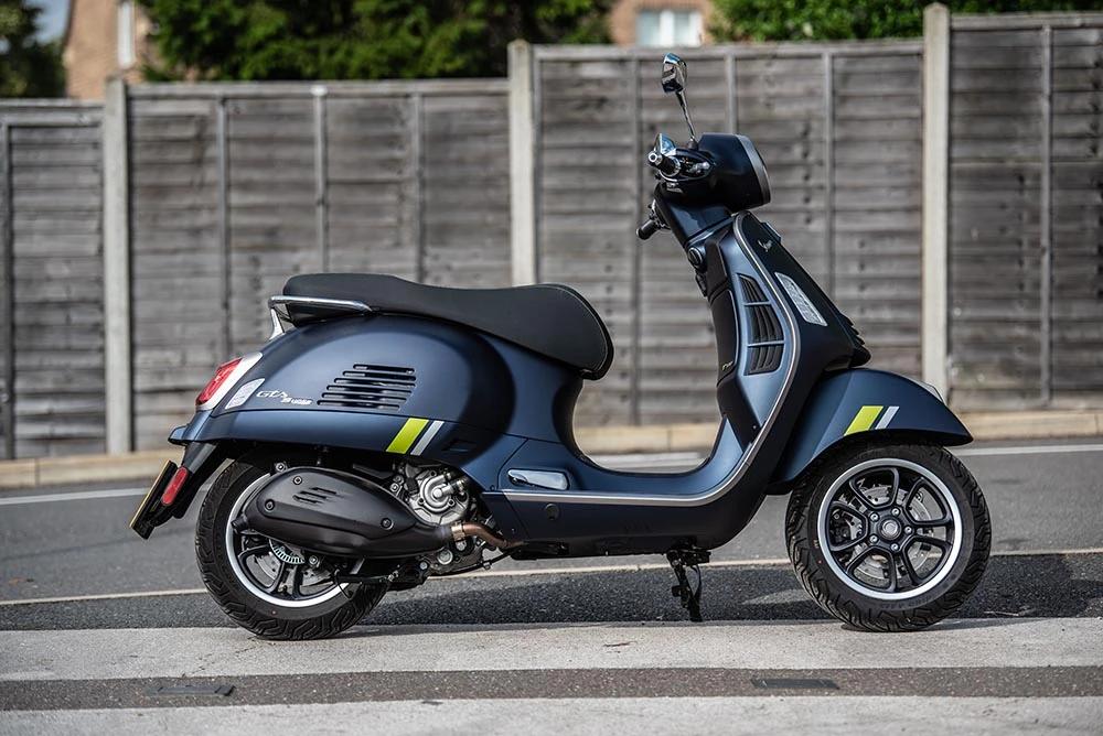 Vespa GTS 300  SuperTech - Blu Energico
