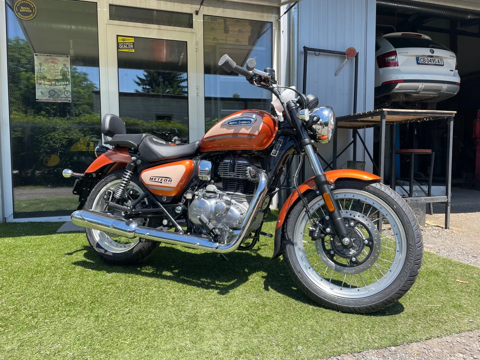 Royal Enfield Meteor 350 Sundowner Orange * Special Edition* 