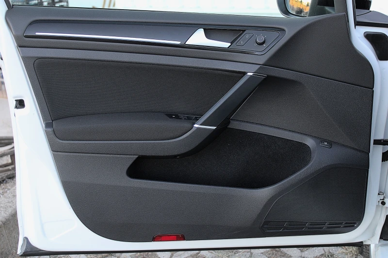 VW Golf 1.4GTE/DSG/PLUG-IN-HYBRID/DISTRONIC/KAMERA/LED/TOP, снимка 16 - Автомобили и джипове - 51801733