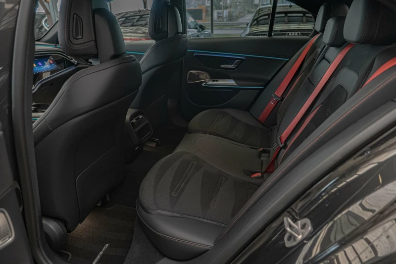 Mercedes-Benz E 53 AMG 4Matic+ /HyperScreen/AMG Ride Control/Камера 360/N, снимка 9 - Автомобили и джипове - 52451788
