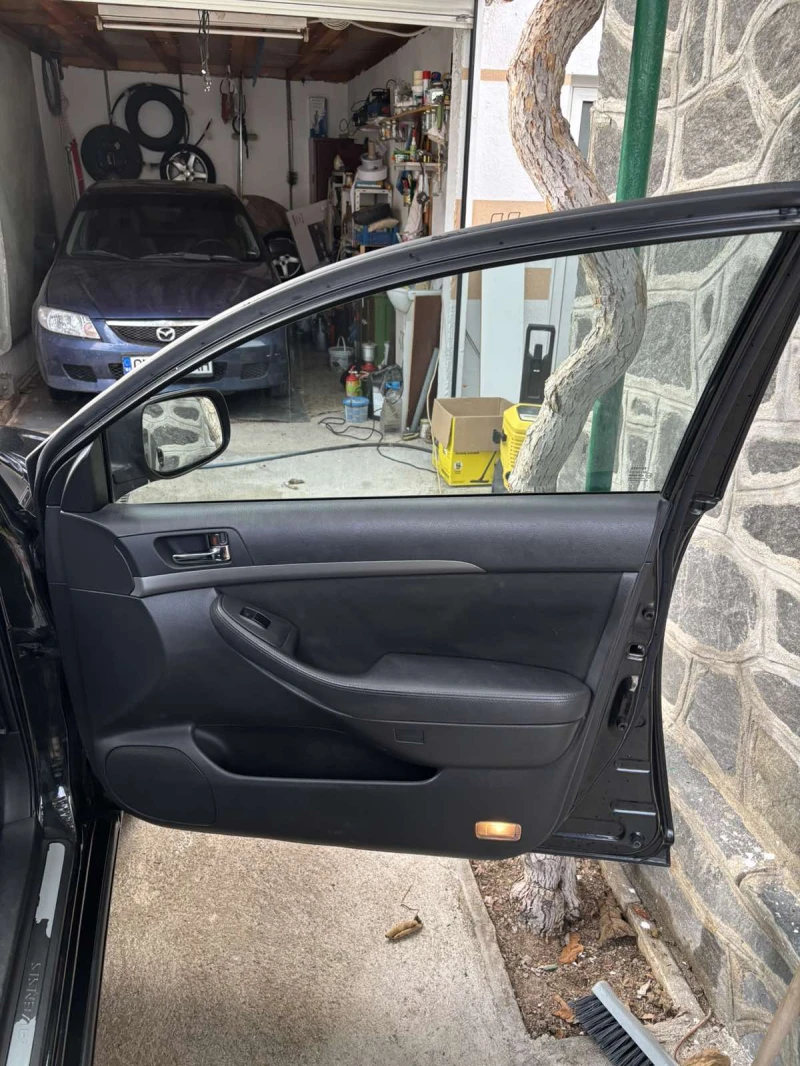 Toyota Avensis, снимка 14 - Автомобили и джипове - 52475412