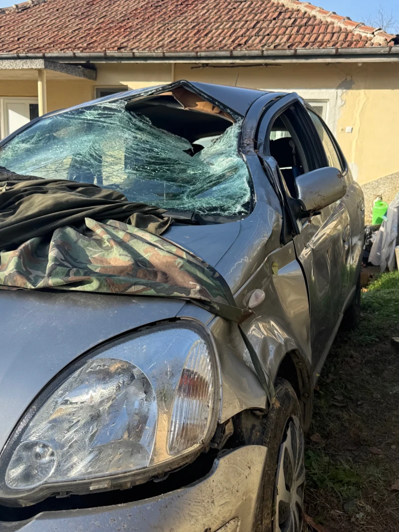 Toyota Yaris 1.0VVT, снимка 2 - Автомобили и джипове - 52698054