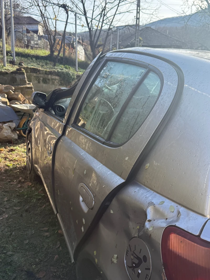 Toyota Yaris 1.0VVT, снимка 4 - Автомобили и джипове - 52698054