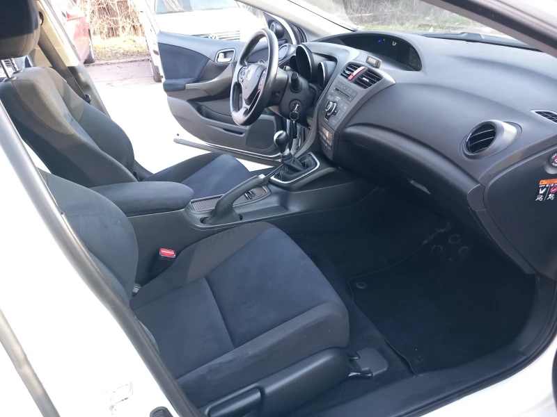 Honda Civic 1.8i V-TEC CARBON PACKET, снимка 15 - Автомобили и джипове - 52886173