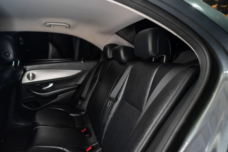 Mercedes-Benz E 220 D FULL AMG LINE FACELIFT BURMEISTER ЛИЗИНГ 100%, снимка 15 - Автомобили и джипове - 53193573