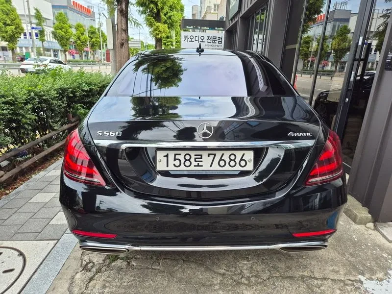 Mercedes-Benz S 560 EXECUTIVE REAR SEAT | DVD | HEAD UP | LONG | 4MATI, снимка 4 - Автомобили и джипове - 55682547