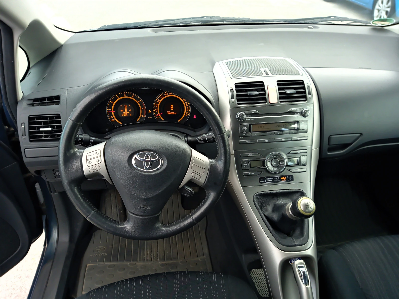 Toyota Auris 1.6VVT-i - изображение 9