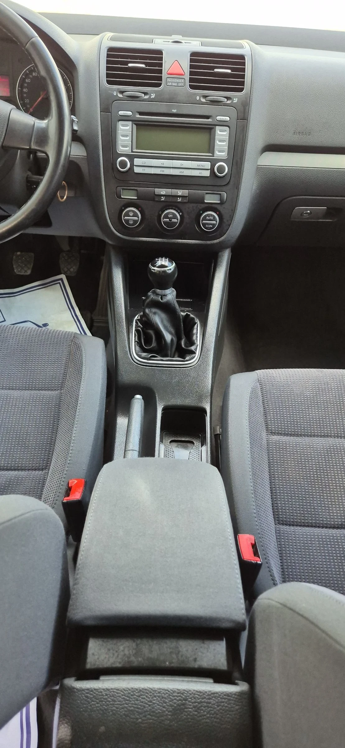 VW Jetta 1, 6I-Klimatronik - изображение 10