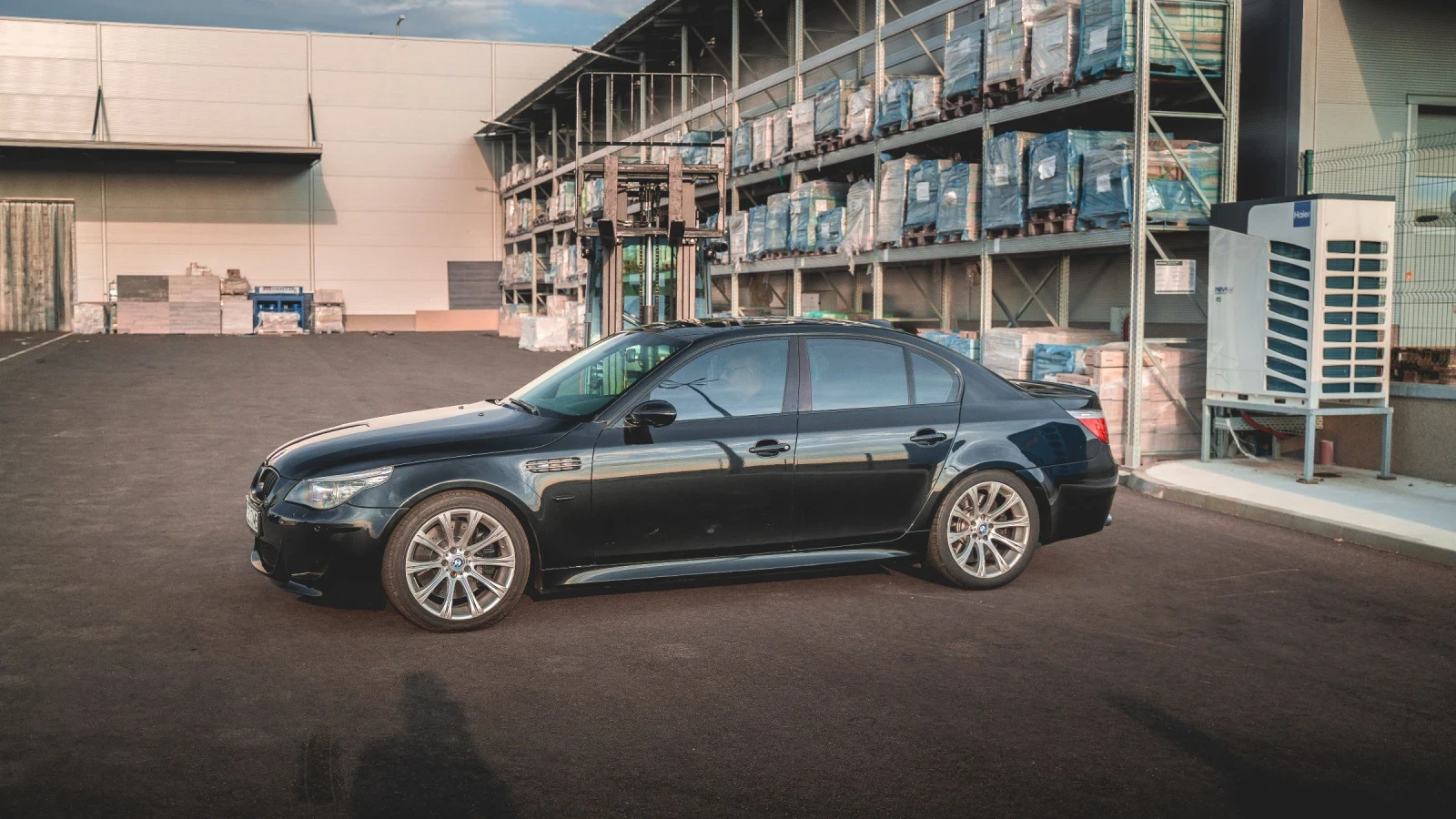 BMW M5 5.0 V10 - изображение 6