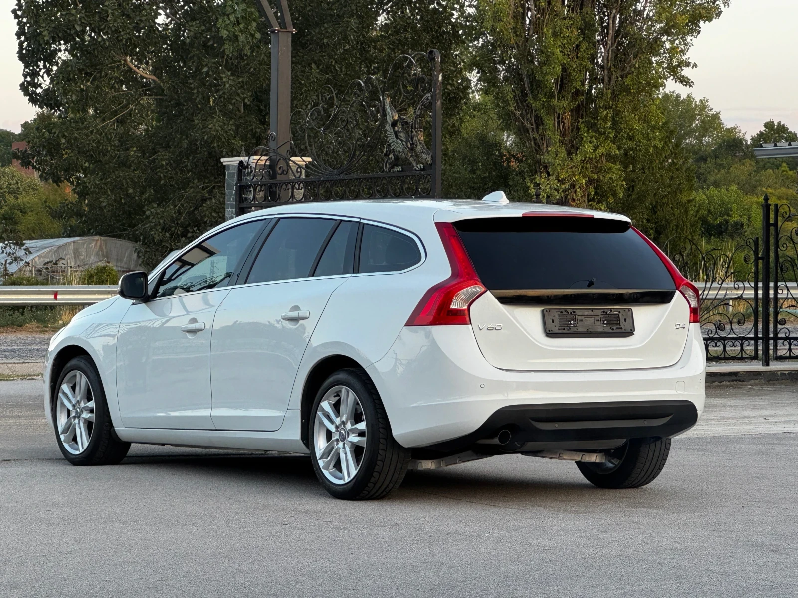 Volvo V60 2.0D4 АВТОМАТ ИТАЛИЯ - изображение 3