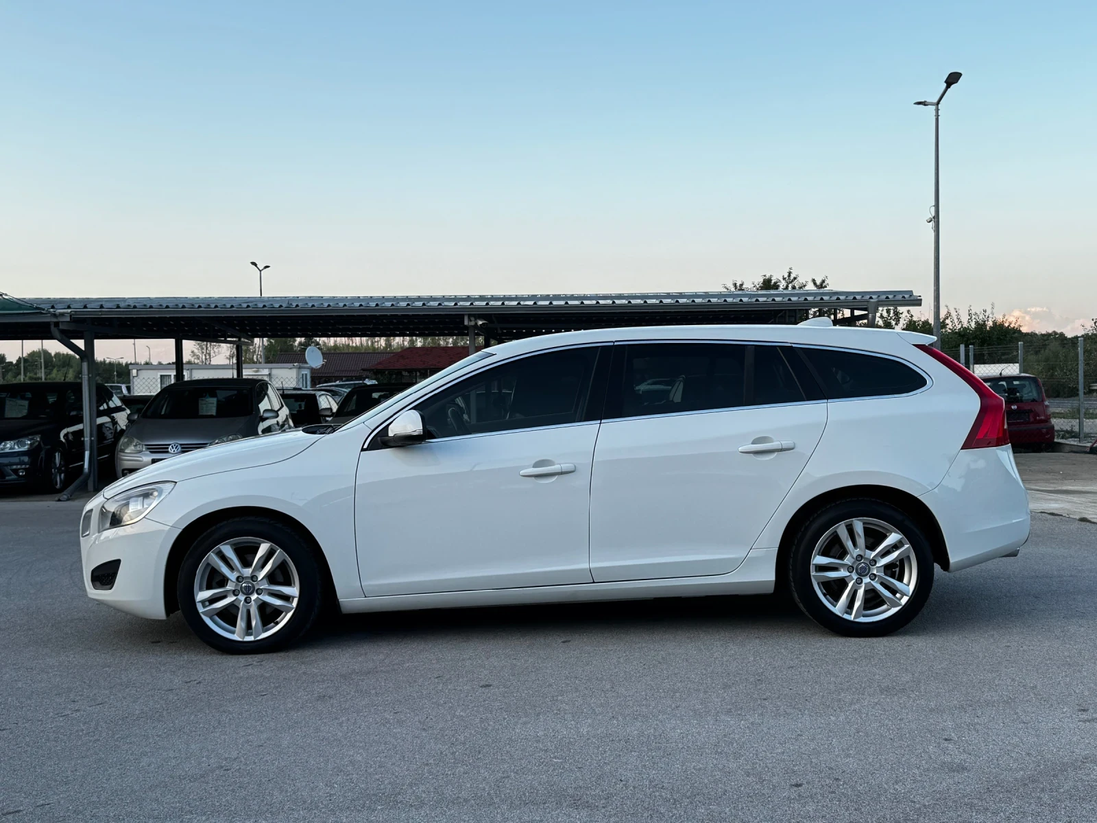 Volvo V60 2.0D4 АВТОМАТ ИТАЛИЯ - изображение 2