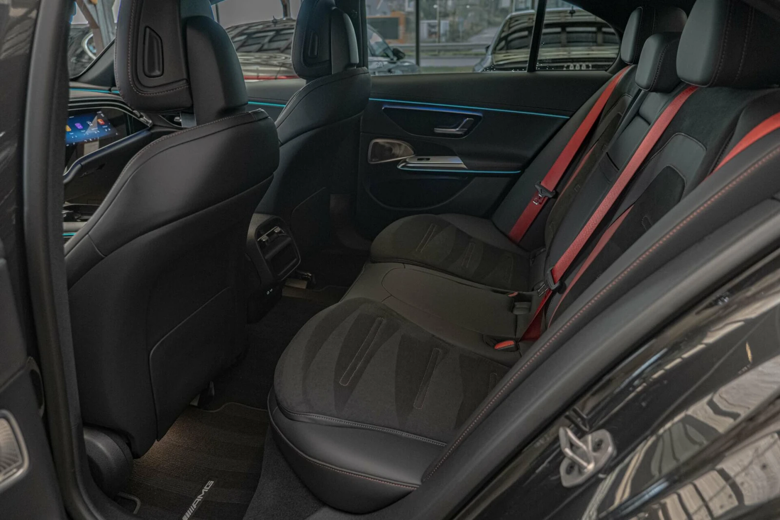 Mercedes-Benz E 53 AMG 4Matic+ /HyperScreen/AMG Ride Control/Камера 360/N - изображение 9