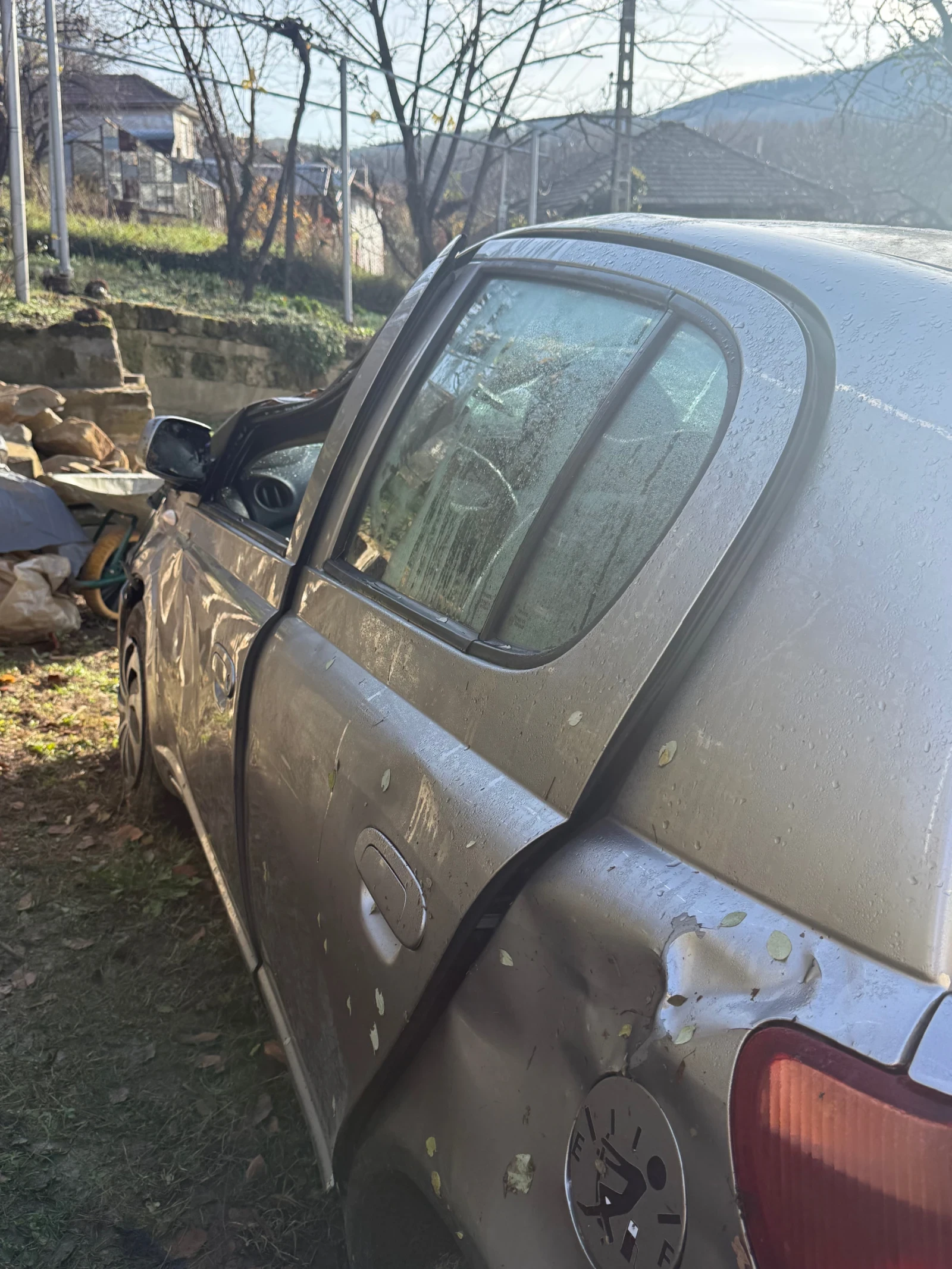 Toyota Yaris 1.0VVT - изображение 4