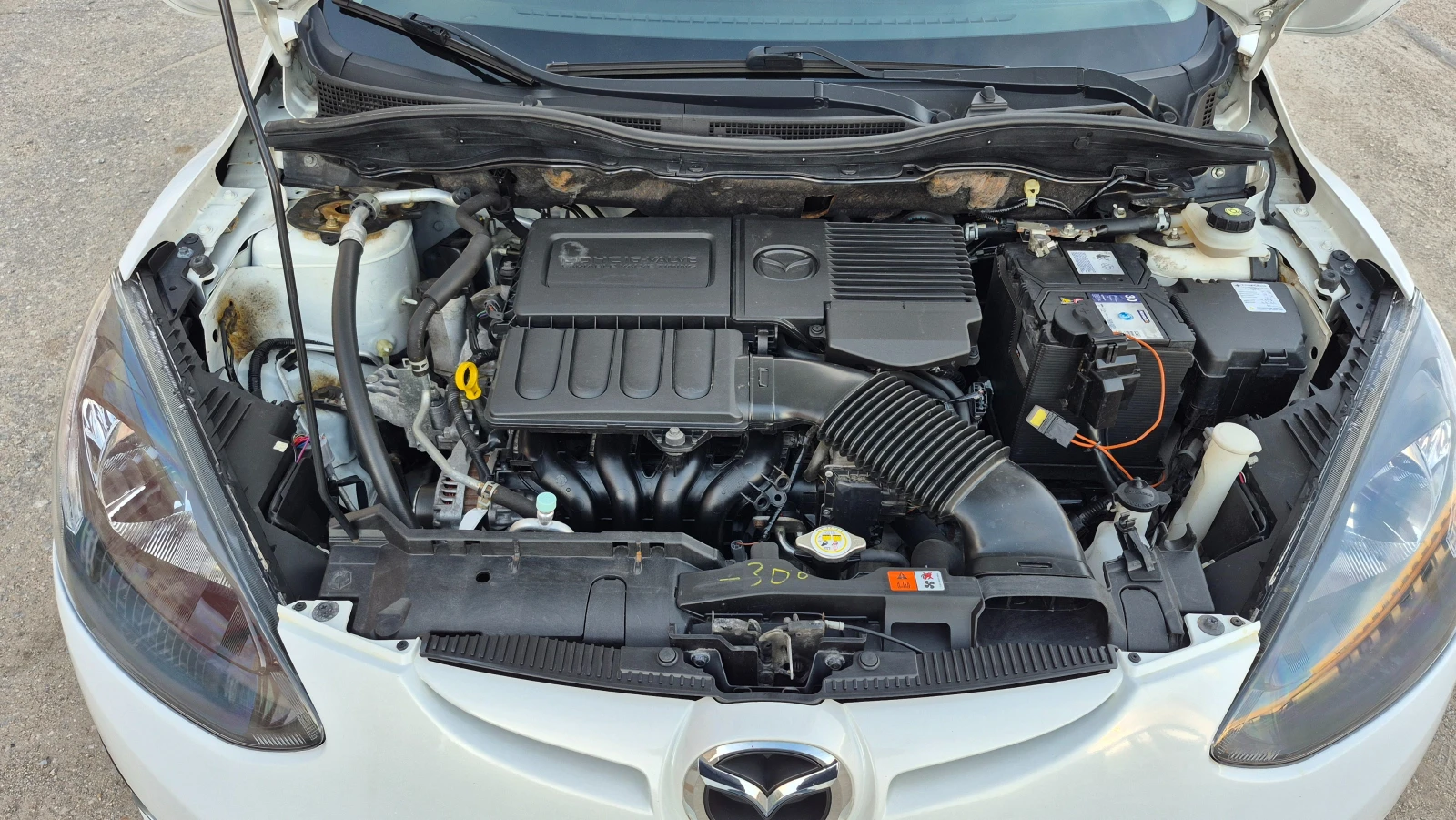 Mazda 2 1.3i 112000км FACELIFT Германия, снимка 17 - Автомобили и джипове - 53772312