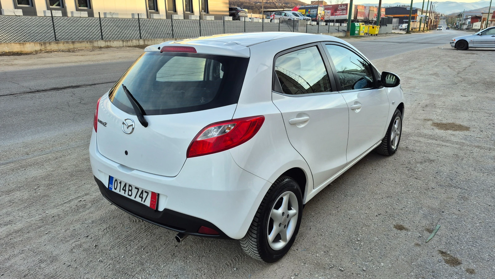 Mazda 2 1.3i 112000км FACELIFT Германия, снимка 6 - Автомобили и джипове - 53772312