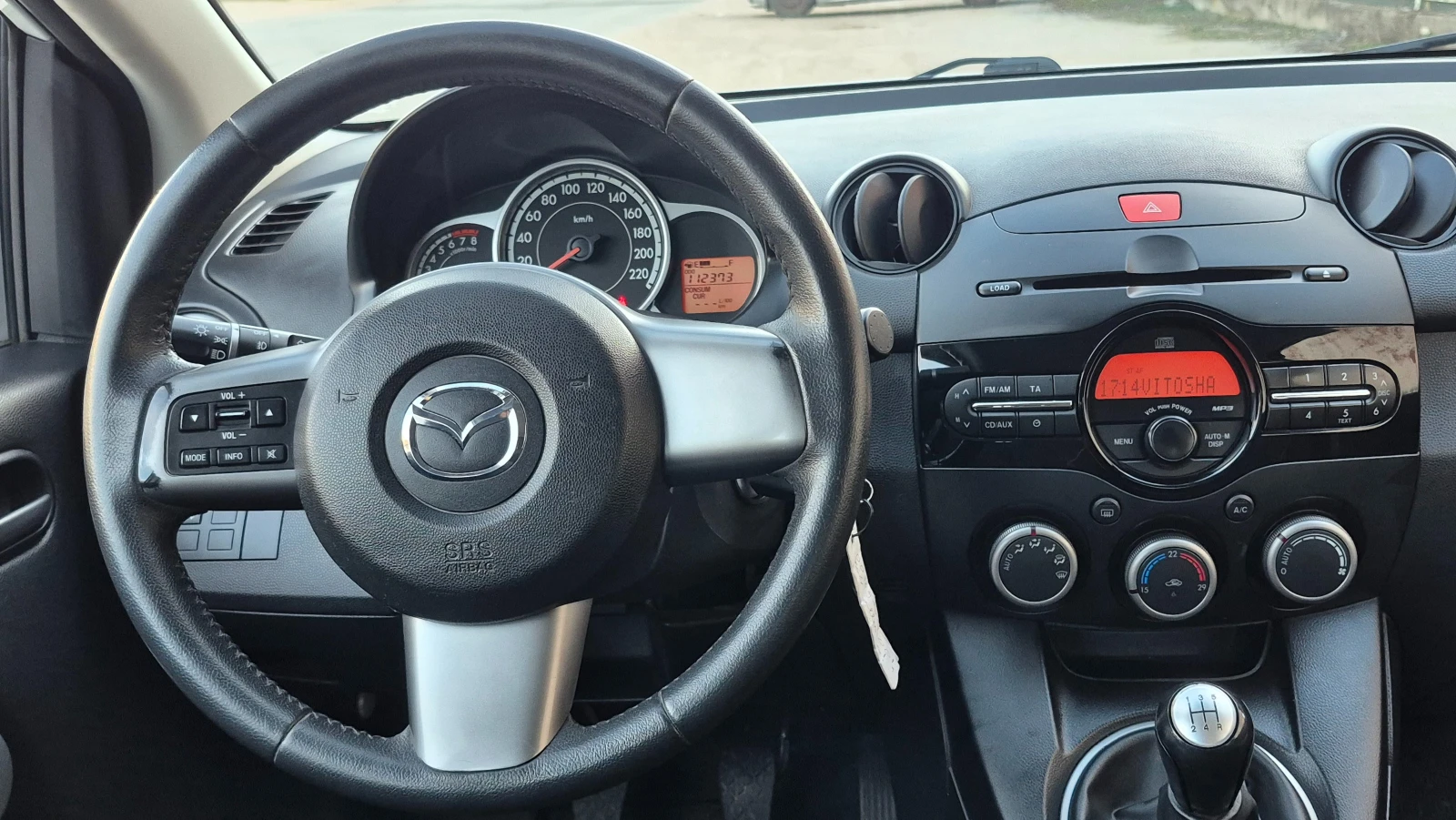 Mazda 2 1.3i 112000км FACELIFT Германия, снимка 13 - Автомобили и джипове - 53772312
