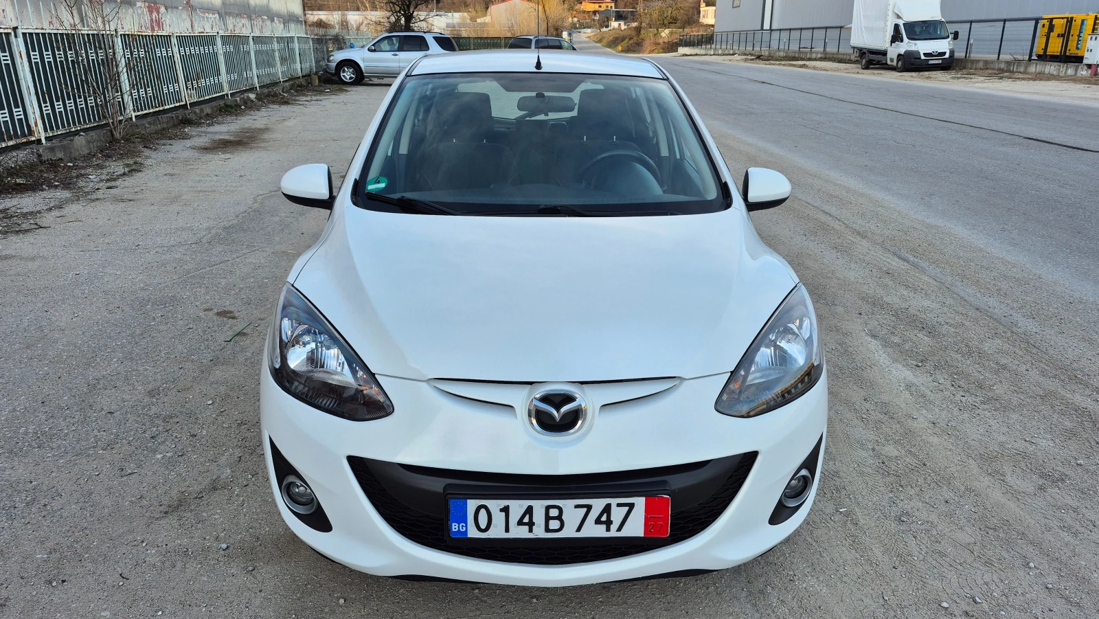 Mazda 2 1.3i 112000км FACELIFT Германия, снимка 2 - Автомобили и джипове - 53772312