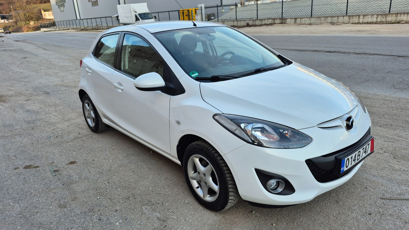 Mazda 2 1.3i 112000км FACELIFT Германия, снимка 3 - Автомобили и джипове - 53772312