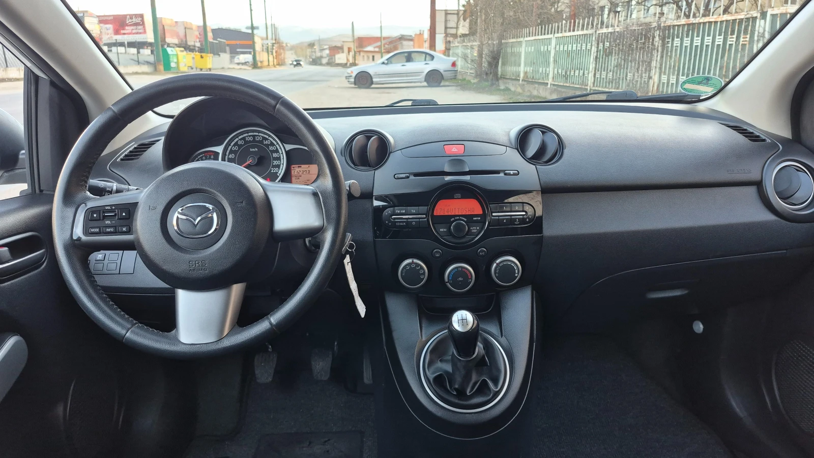 Mazda 2 1.3i 112000км FACELIFT Германия, снимка 12 - Автомобили и джипове - 53772312