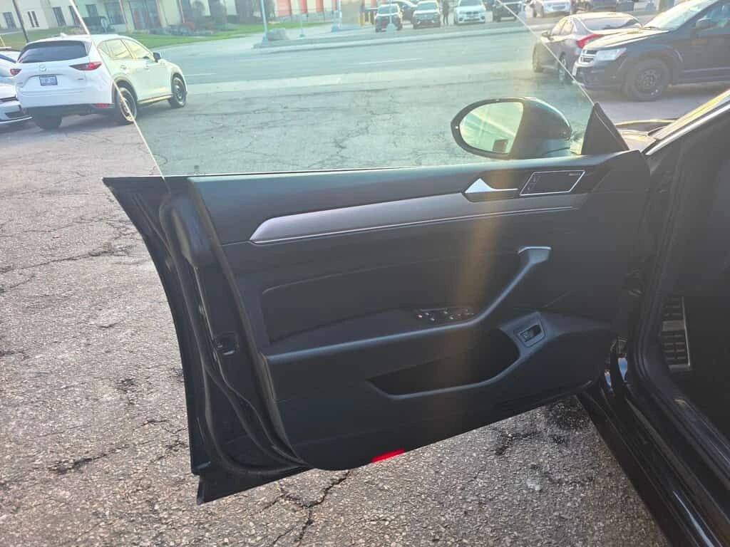 VW Arteon R Line/1 собственик/360/DYNAUDIO/МАСАЖ/КРАЙНА ЦЕНА, снимка 4 - Автомобили и джипове - 53953748