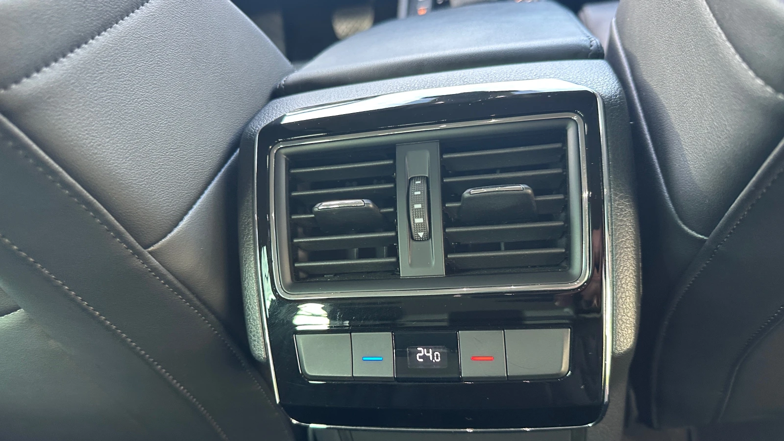 Skoda Superb 2.0 TDI Първи собственик от България, снимка 11 - Автомобили и джипове - 53976265