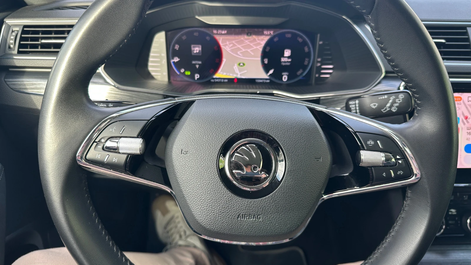 Skoda Superb 2.0 TDI Първи собственик от България, снимка 16 - Автомобили и джипове - 53976265