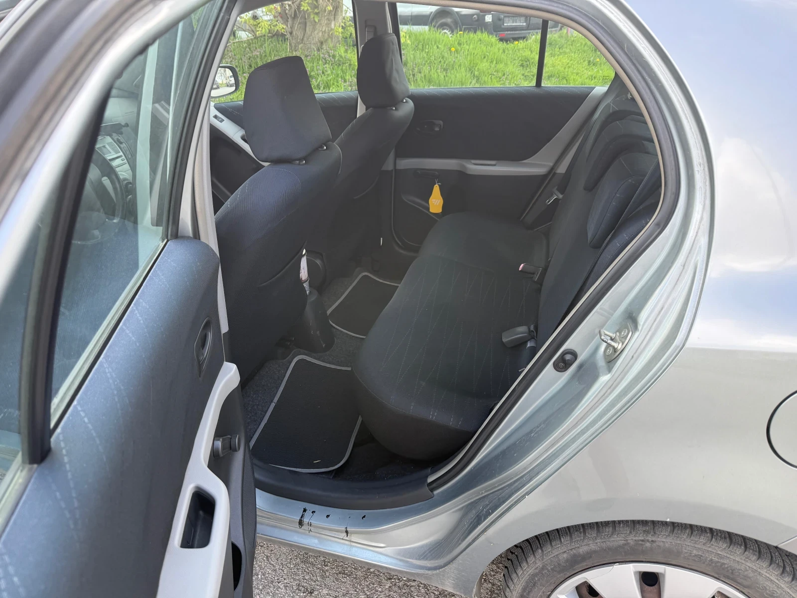 Toyota Yaris 1.3 VVT-i, снимка 8 - Автомобили и джипове - 54182607