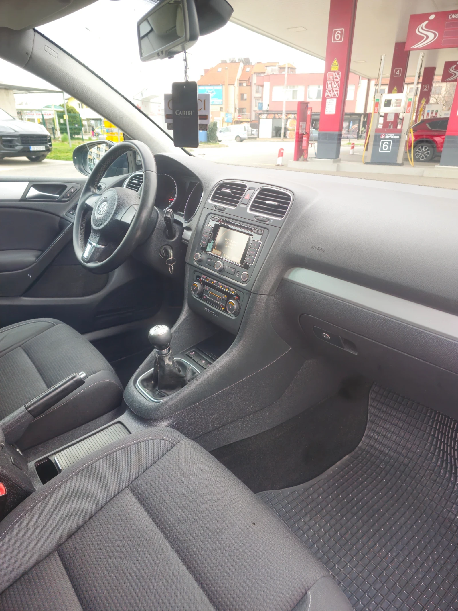 VW Golf 1.6TDI 105HP. 2012G., снимка 6 - Автомобили и джипове - 54501652