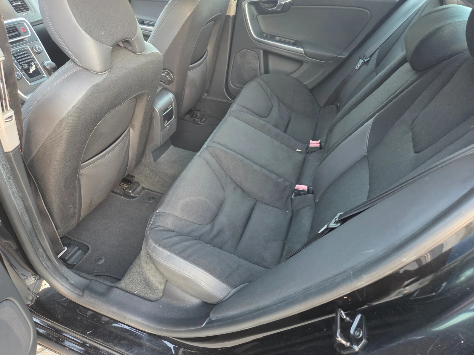 Volvo S60 2.0D, снимка 11 - Автомобили и джипове - 54722714