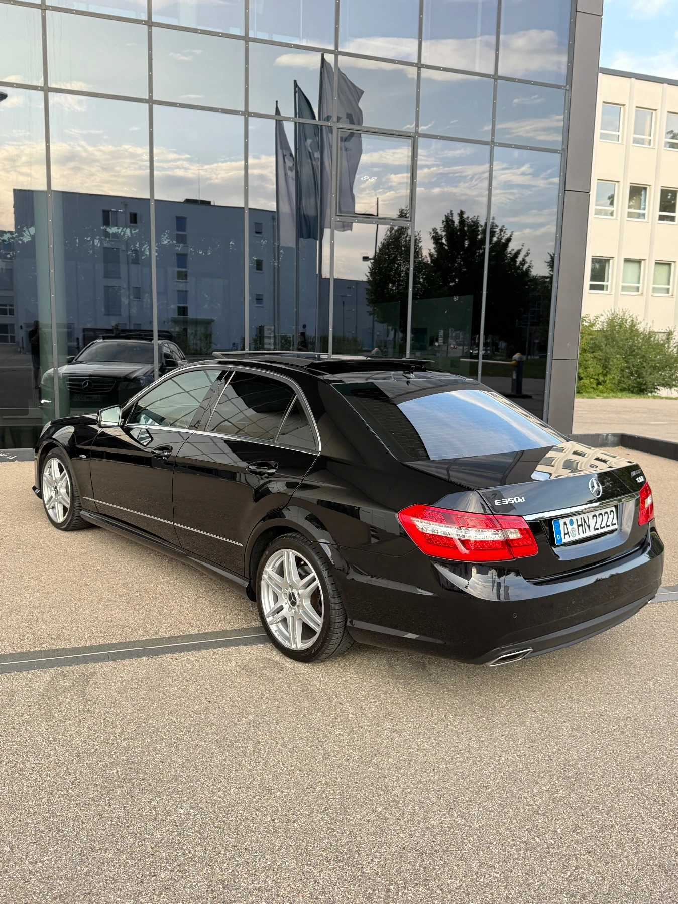 Mercedes-Benz E 350 E350CDI AMG| Панорамен покрив| Камера| Full екстри, снимка 3 - Автомобили и джипове - 55603253