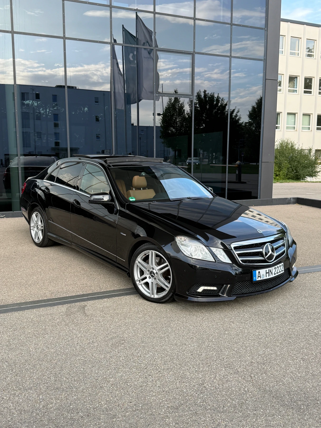 Mercedes-Benz E 350 E350CDI AMG| Панорамен покрив| Камера| Full екстри, снимка 2 - Автомобили и джипове - 55603253