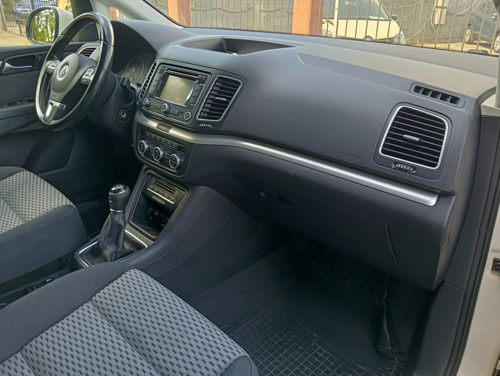 VW Sharan 2.0 TDI, снимка 11 - Автомобили и джипове - 55747071
