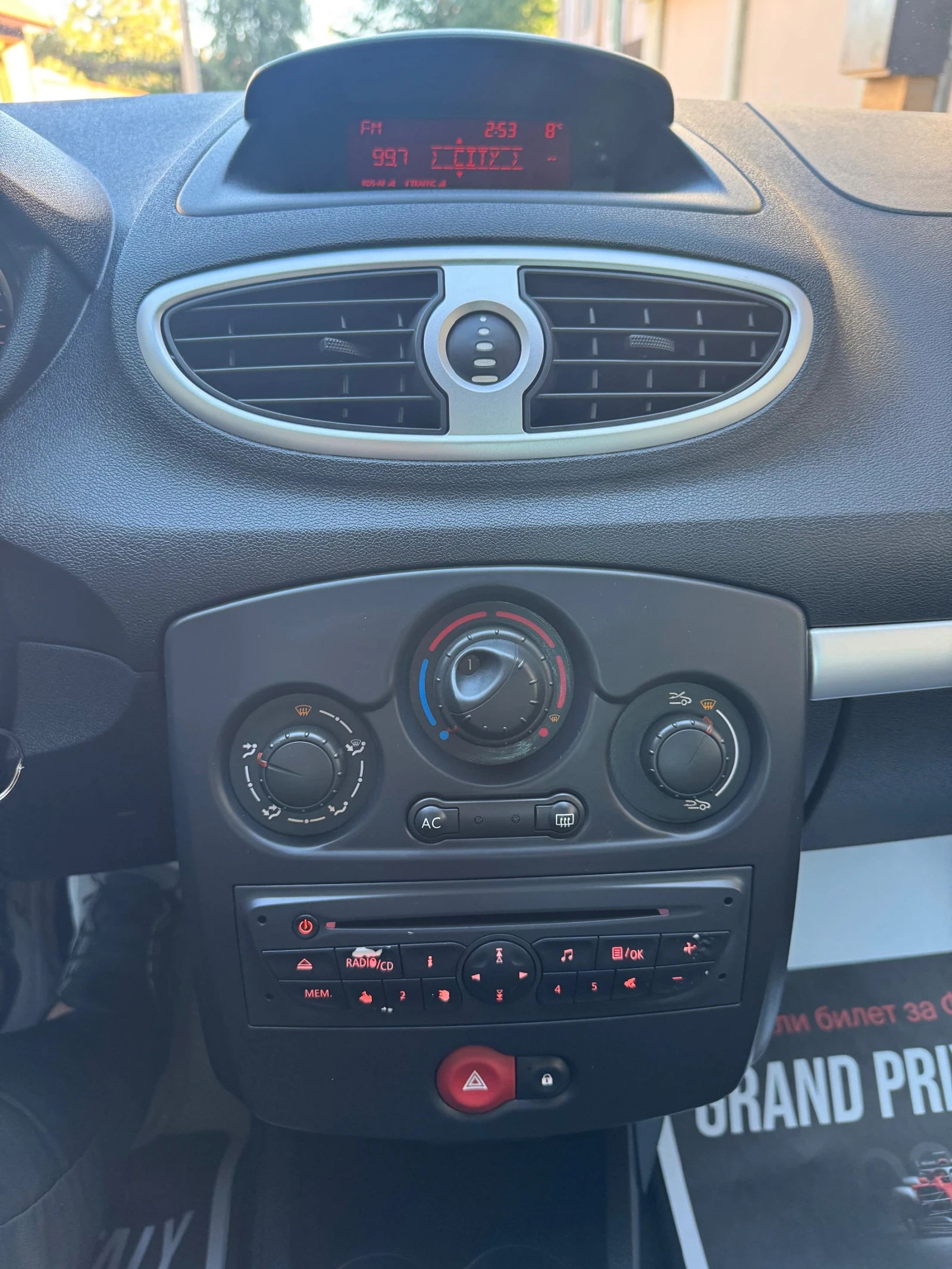 Renault Clio 1.2, снимка 13 - Автомобили и джипове - 56367836