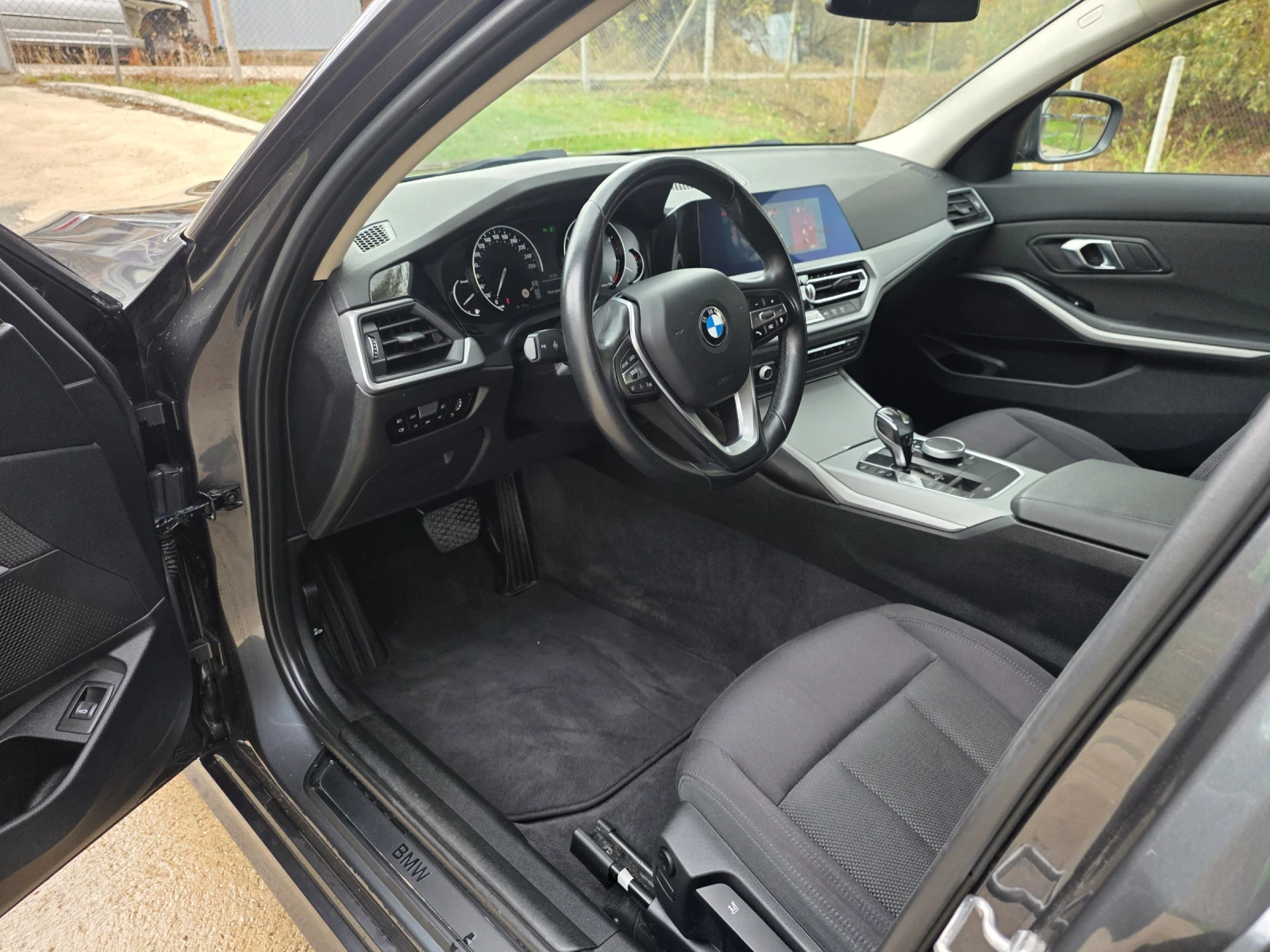 BMW 318 G21 150кс М-pack, снимка 10 - Автомобили и джипове - 56609704