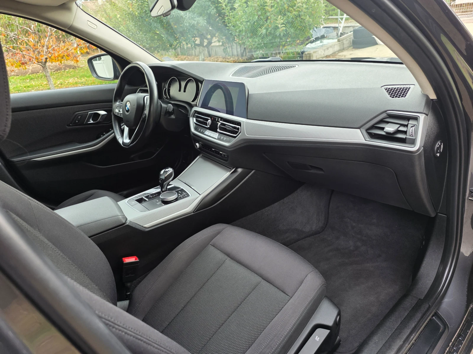BMW 318 G21 150кс М-pack, снимка 11 - Автомобили и джипове - 56609704