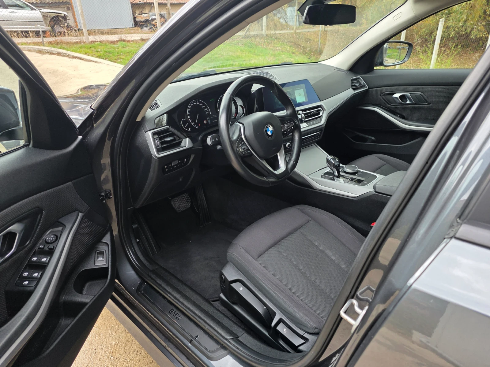 BMW 318 G21 150кс М-pack, снимка 12 - Автомобили и джипове - 56609704