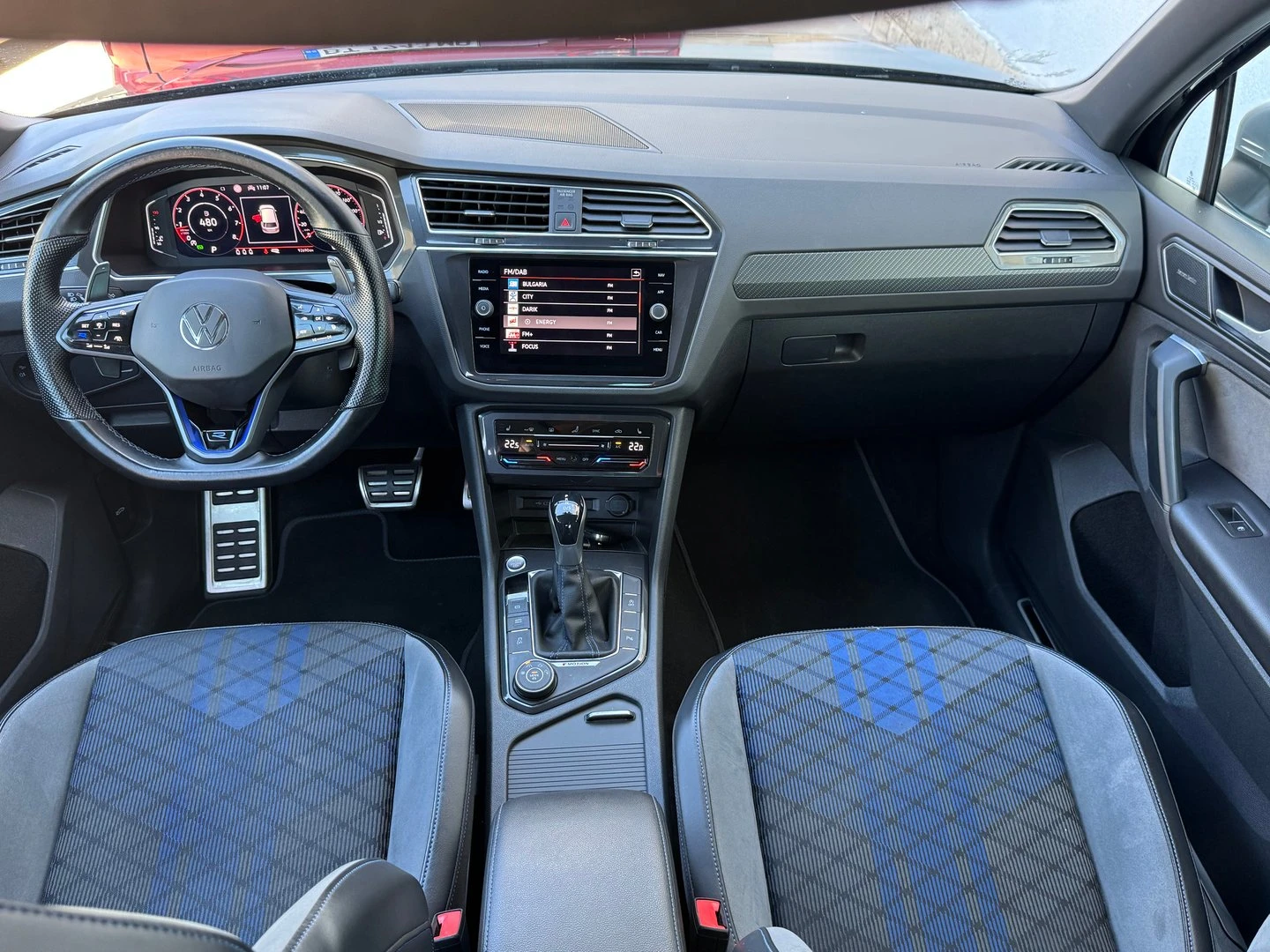VW Tiguan R 2.0 TSI OPF 4MOTION, снимка 5 - Автомобили и джипове - 53322411