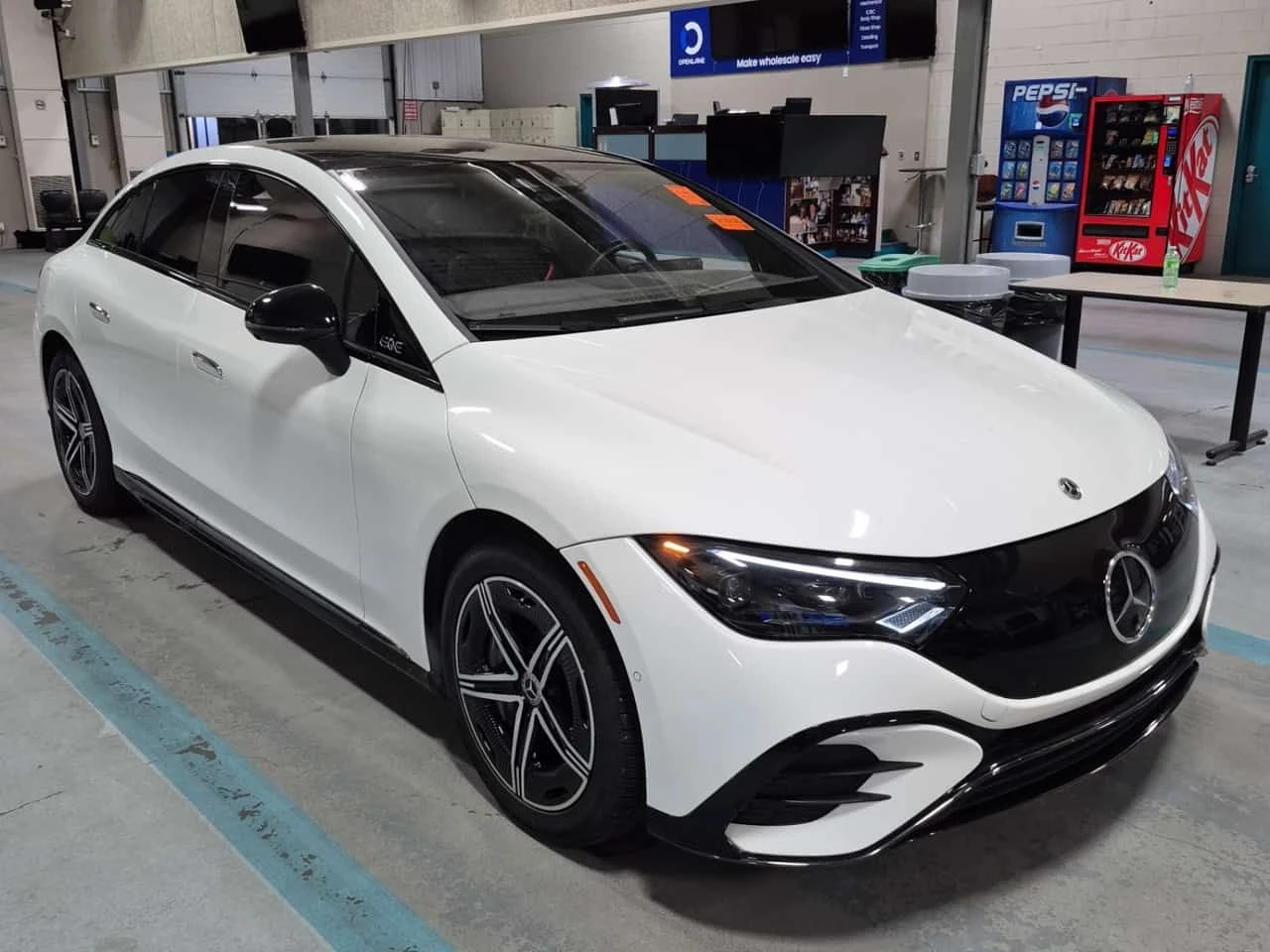 Mercedes-Benz EQE 500 | CARFAX , снимка 2 - Автомобили и джипове - 54137581