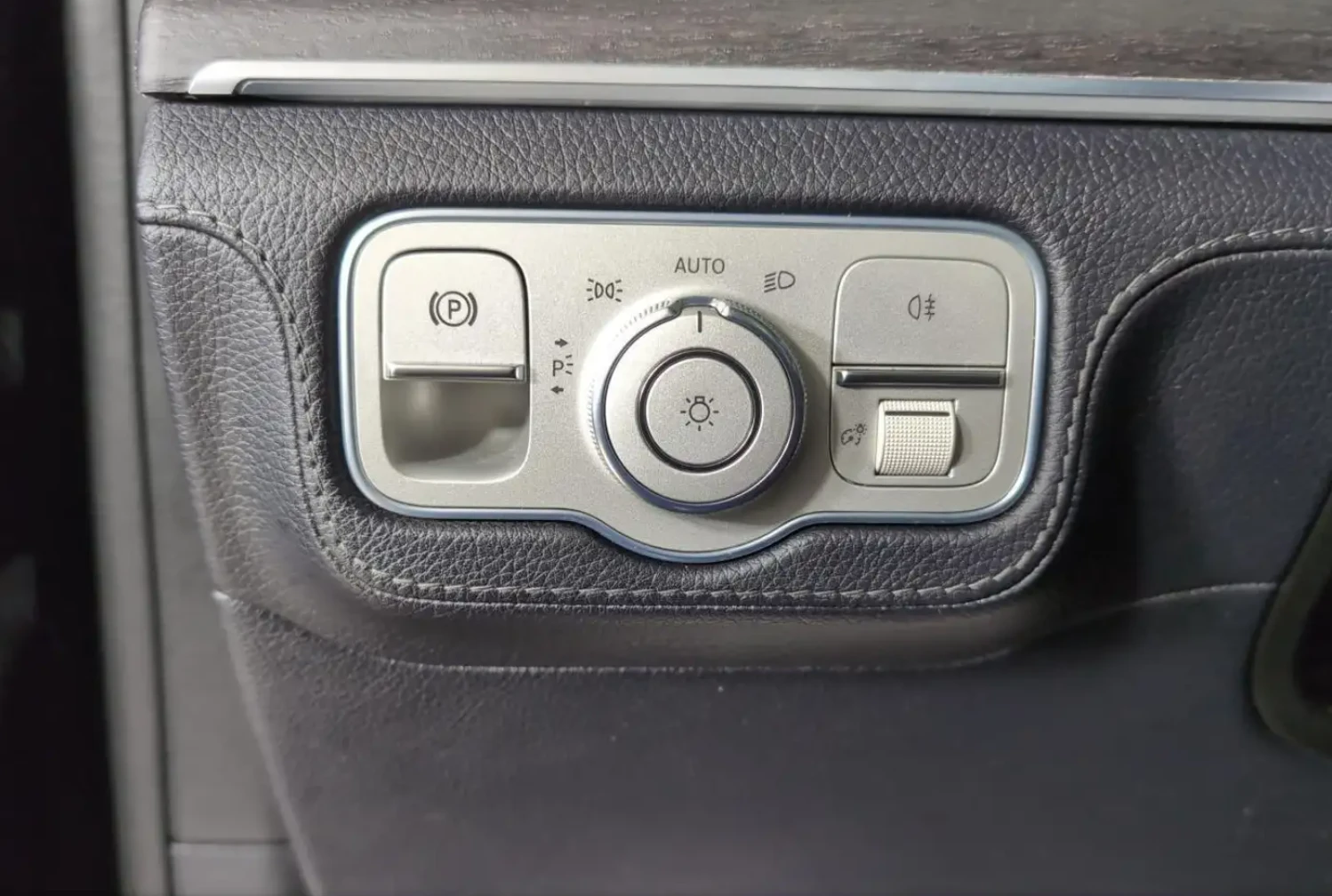 Mercedes-Benz GLE 53 4MATIC Night pack / Burmester / 360, снимка 11 - Автомобили и джипове - 55220665