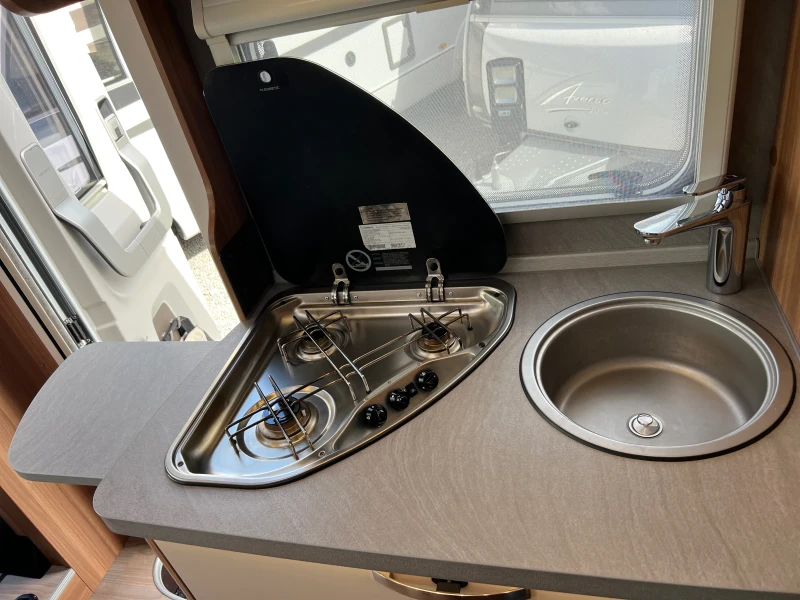 Кемпер Weinsberg CaraCompact Pepper Edition Надуваем Форцелт, снимка 11 - Каравани и кемпери - 49859217