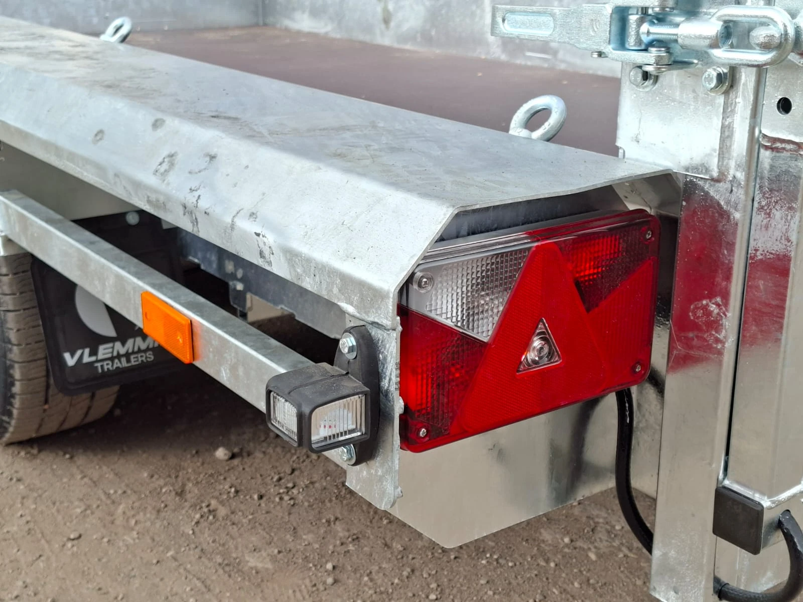За автомобил Vlemmix MT 400/3 3500KG 3X1350KG, снимка 12 - Ремаркета - 56112379