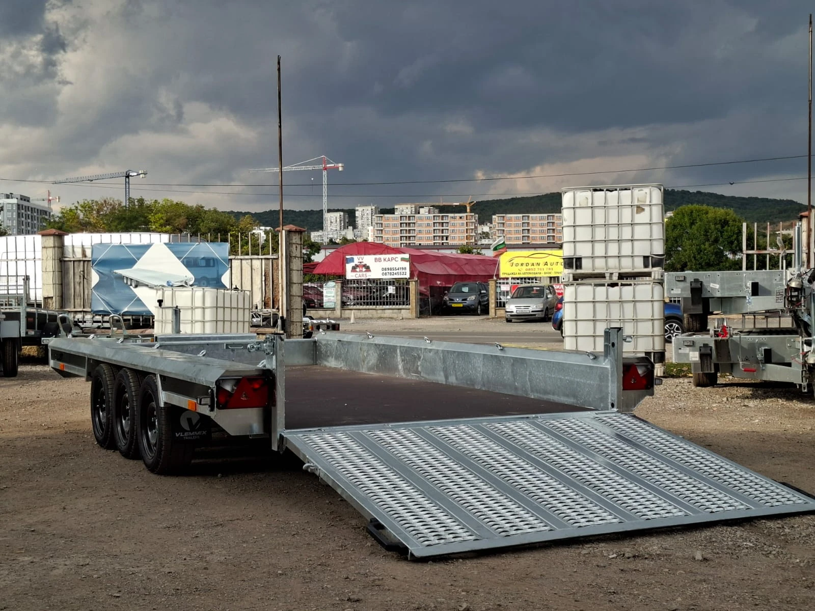 За автомобил Vlemmix MT 400/3 3500KG 3X1350KG, снимка 2 - Ремаркета - 56112379