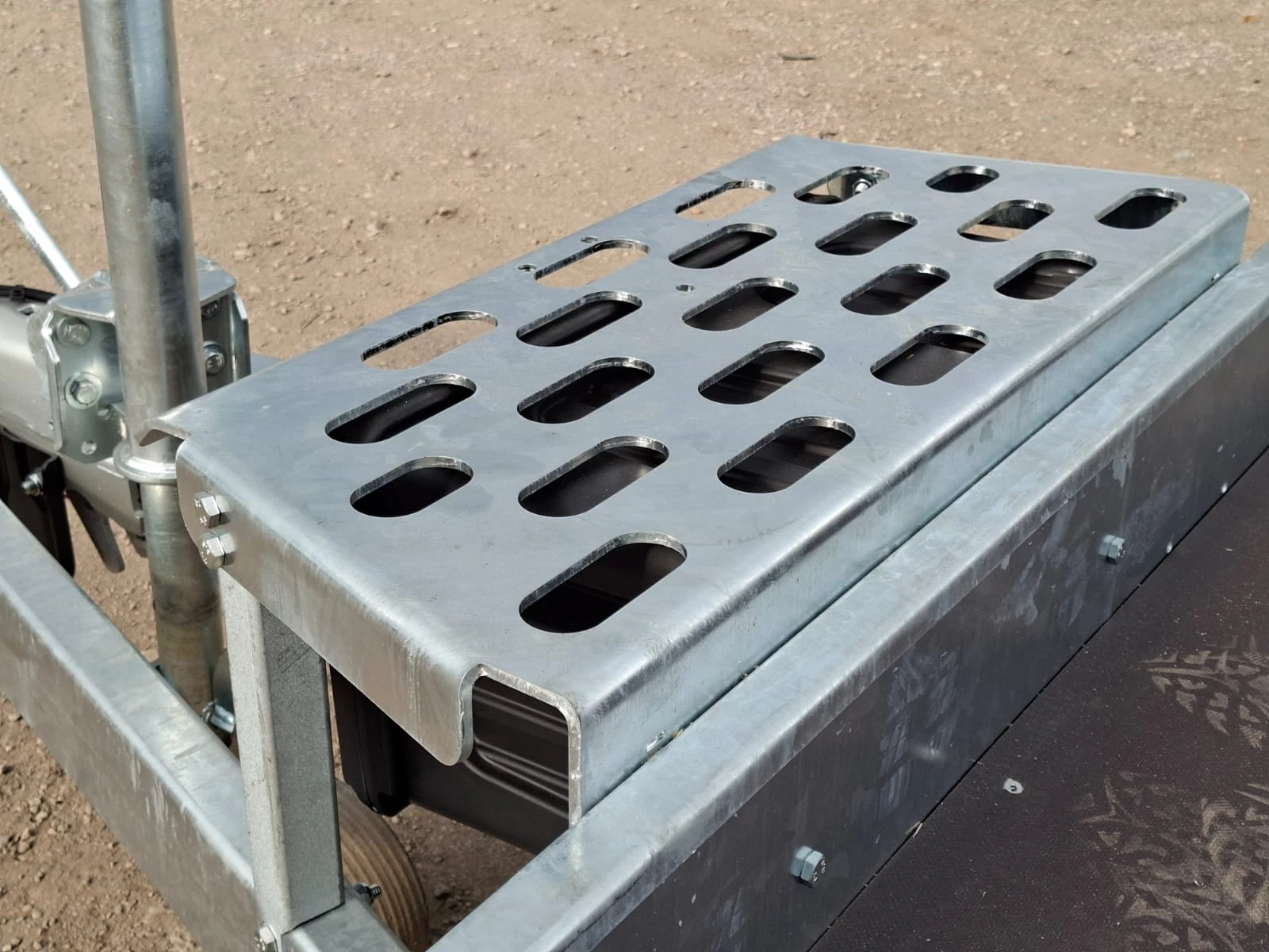 За автомобил Vlemmix MT 400/3 3500KG 3X1350KG, снимка 10 - Ремаркета - 56112379