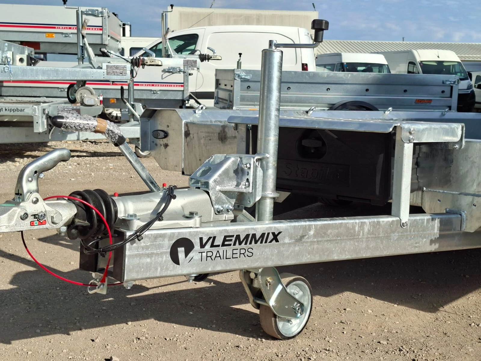 За автомобил Vlemmix MT 400/3 3500KG 3X1350KG, снимка 7 - Ремаркета - 56112379
