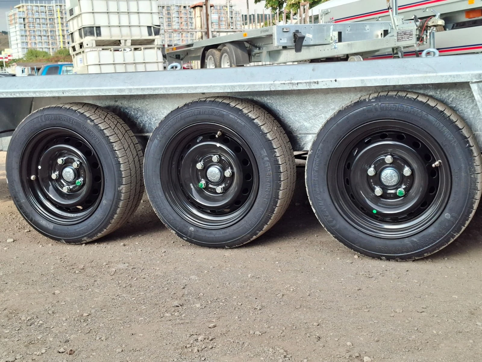 За автомобил Vlemmix MT 400/3 3500KG 3X1350KG, снимка 15 - Ремаркета - 56112379