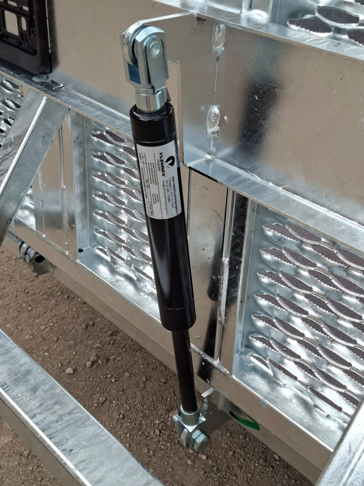 За автомобил Vlemmix MT 400/3 3500KG 3X1350KG, снимка 14 - Ремаркета - 56112379
