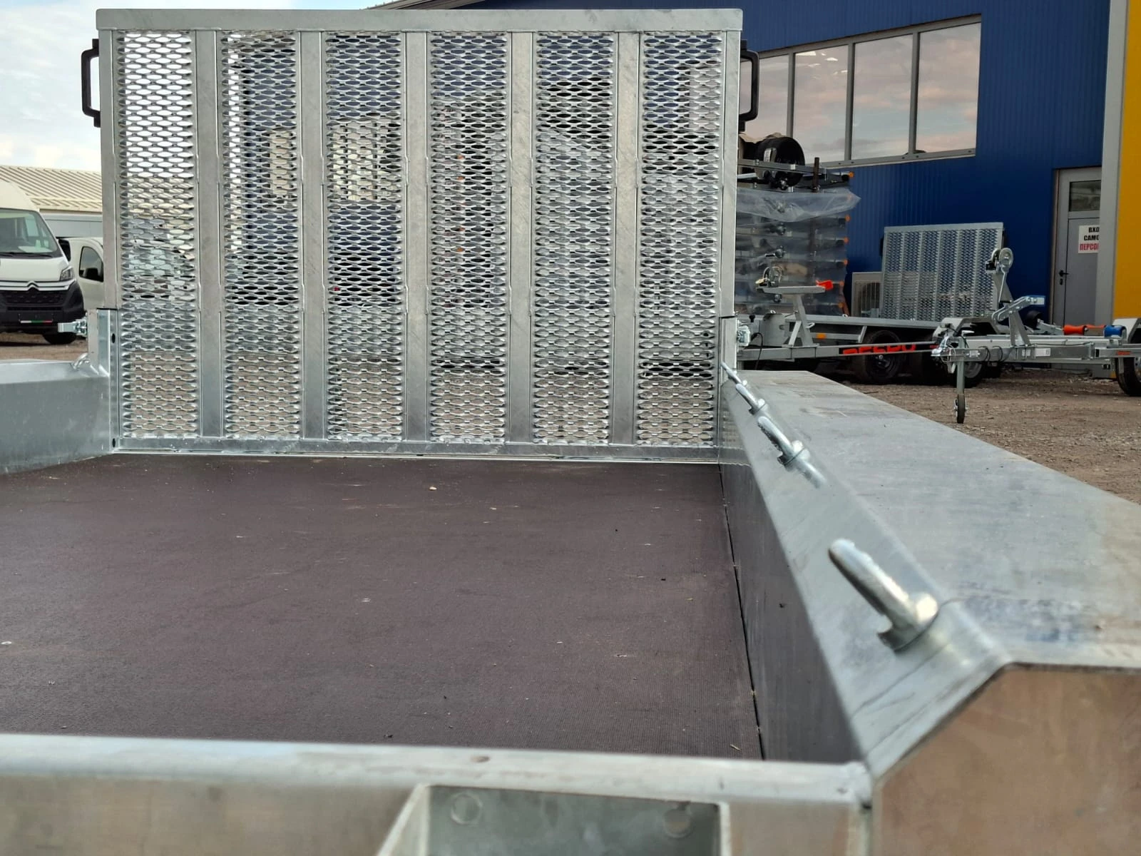 За автомобил Vlemmix MT 400/3 3500KG 3X1350KG, снимка 9 - Ремаркета - 56112379