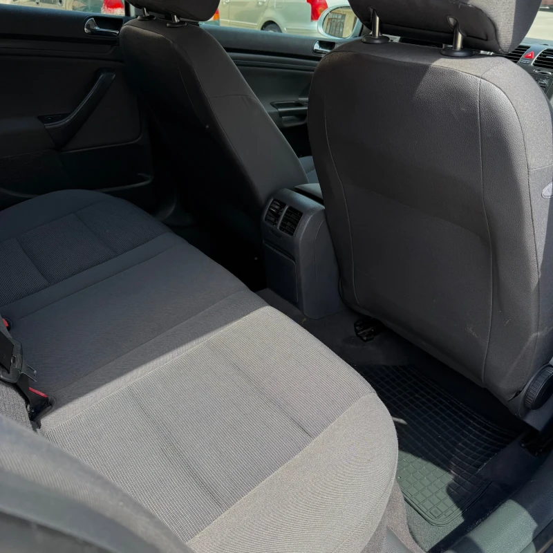 VW Golf 1.9 TDI * ТОП Състояние* * Гарантирани км* , снимка 10 - Автомобили и джипове - 51226877